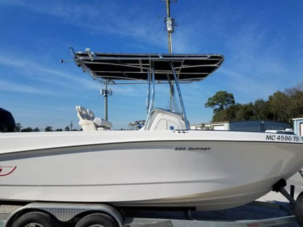 Boston Whaler Outrage 220 T Top