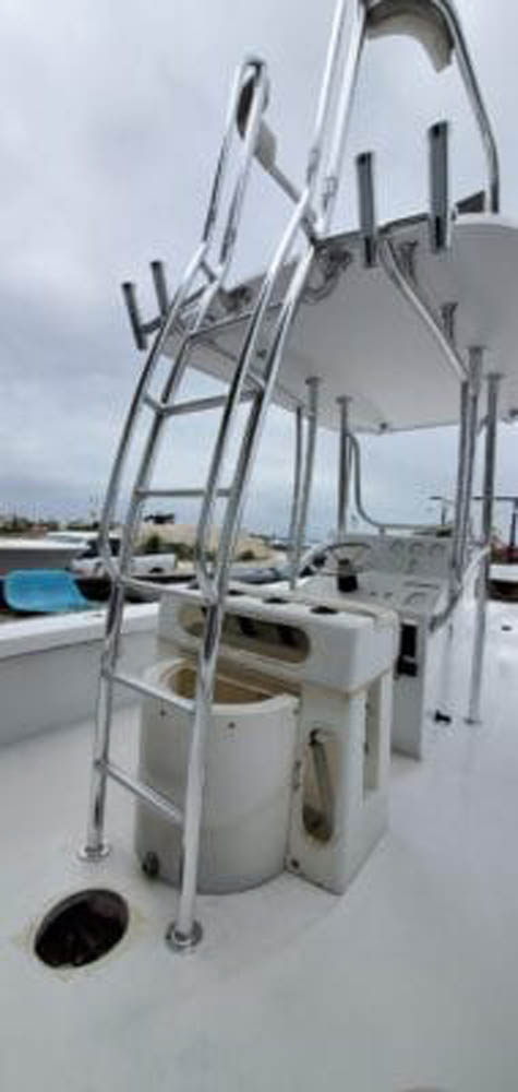 Ladder for center console boat