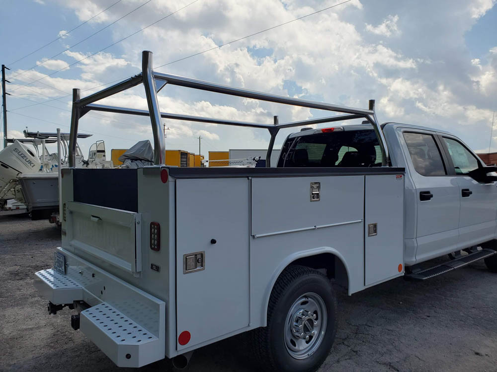 Crew cab Reading service body work truck