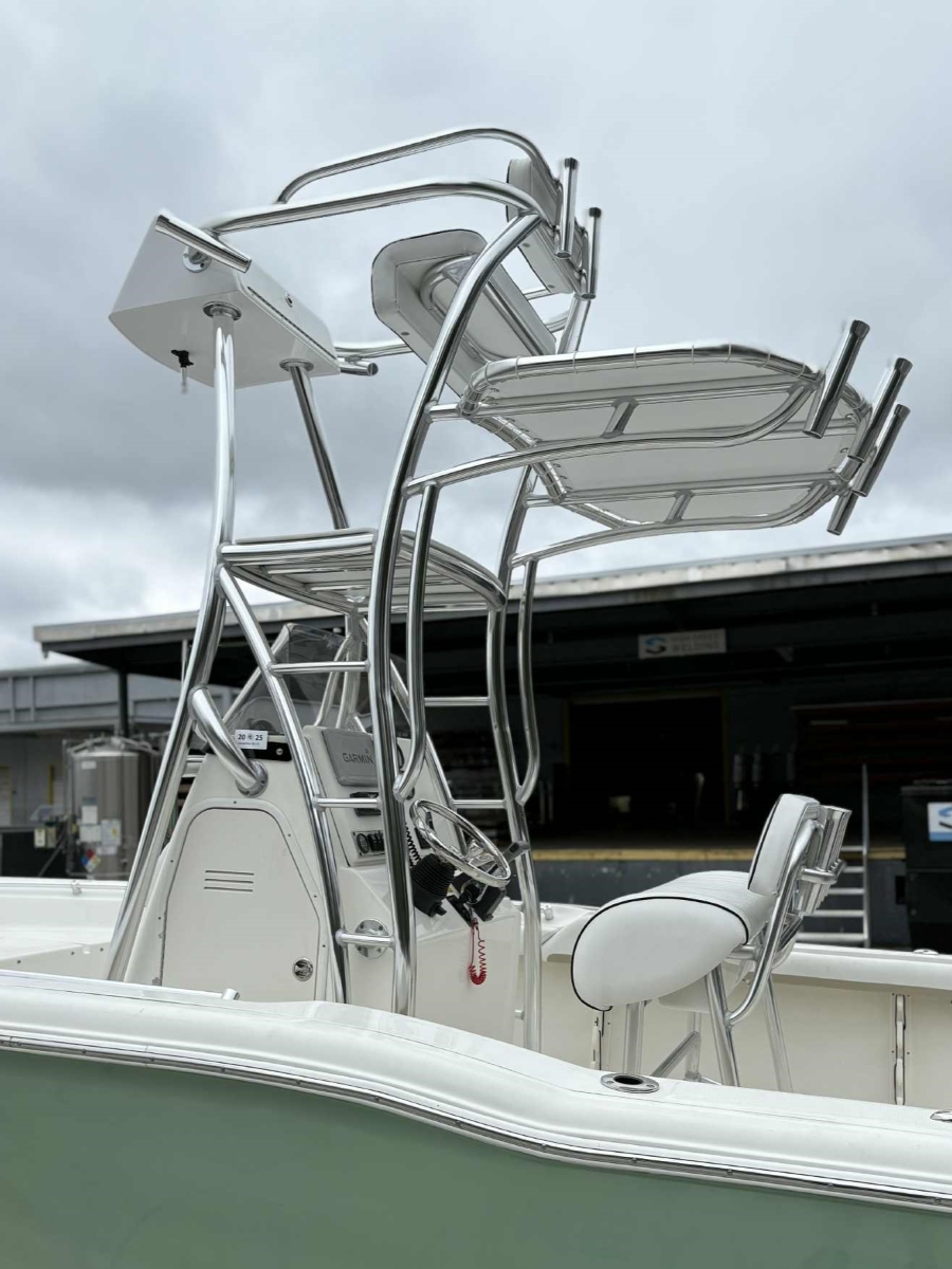 Close-up of the tower’s seating, backrest cushion, and four integrated rod holders.