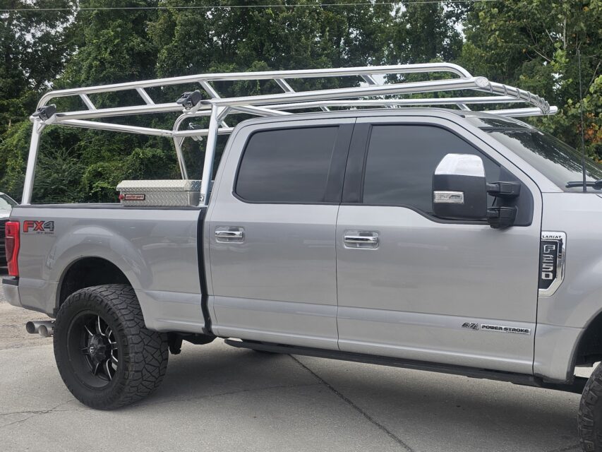 Side view highlighting welded joints and full-length top rails.