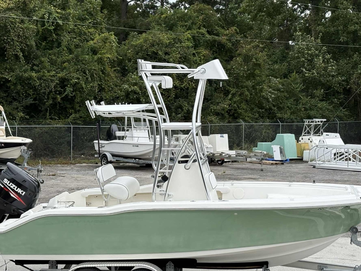 Starboard view showing the tower structure, leaning post padding, and matching vinyl cushions.